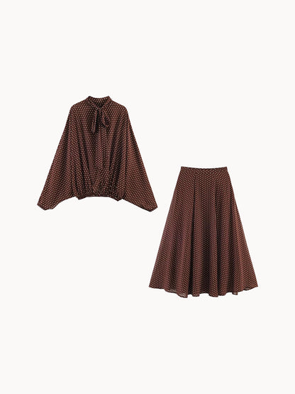 Conjunto marrón de lunares: blusa y falda juntas