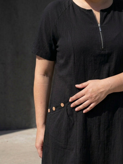 Nara vestido negro detalle