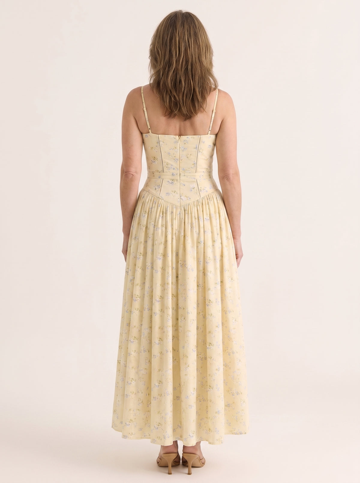 Detalle de la cintura y el corsé del vestido vintage amarillo de fiesta