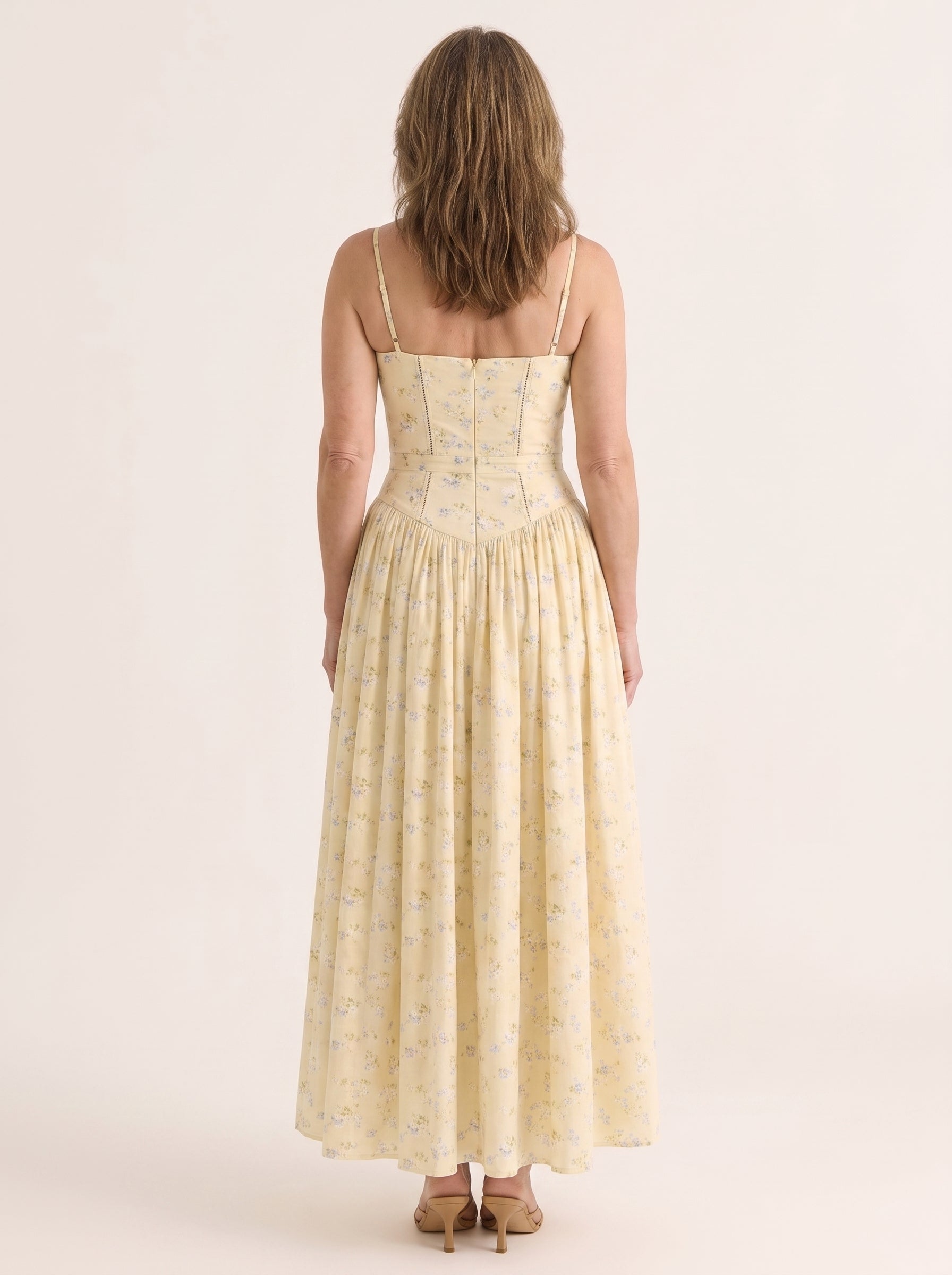 Detalle de la cintura y el corsé del vestido vintage amarillo de fiesta