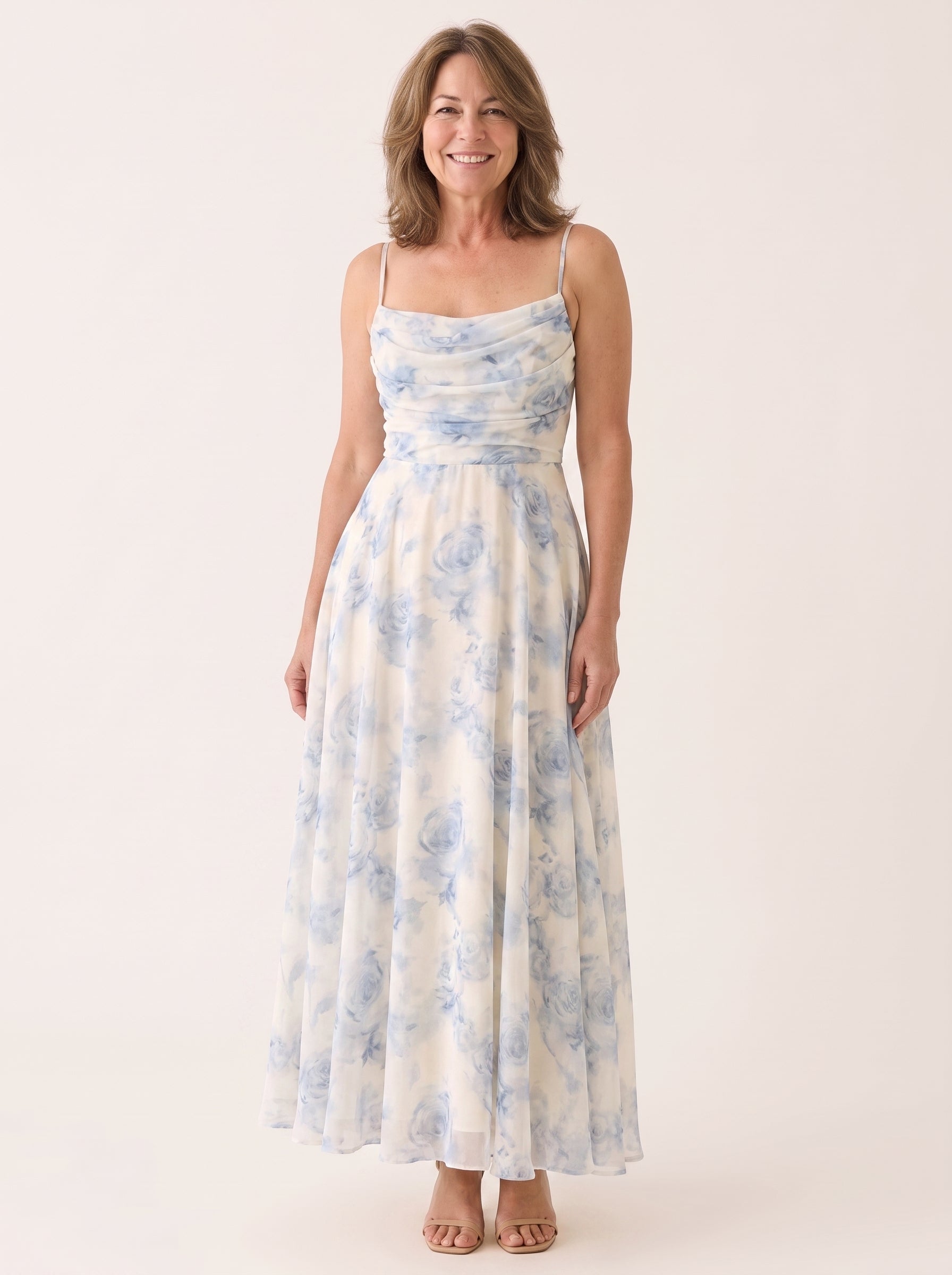 Vestido floral fruncido en gasa azul y crema con escote drapeado, de cuerpo entero