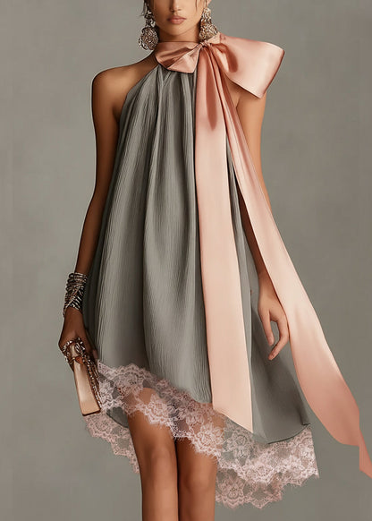 Detalle lazo rosa saten minivestido halter gris - Yaiza Studio