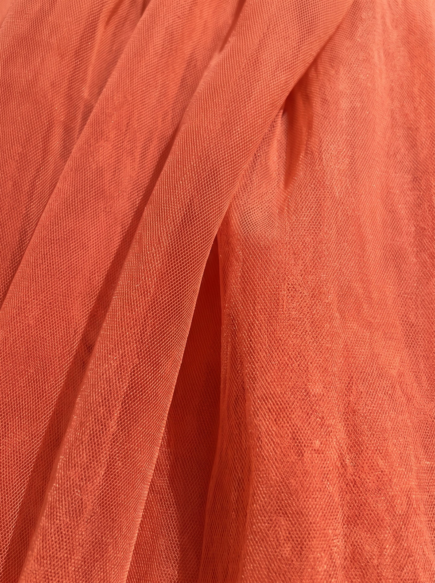 Macro del tejido coral del vestido Ginevra