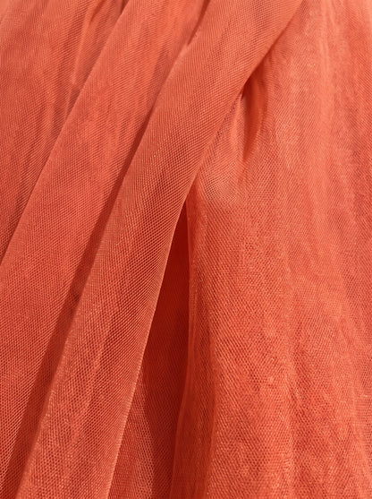Macro del tejido coral del vestido Ginevra