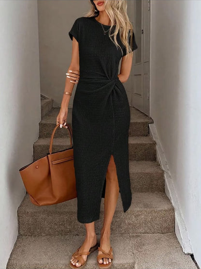 Vestido midi Julia en negro, cuerpo entero con bolso de mano