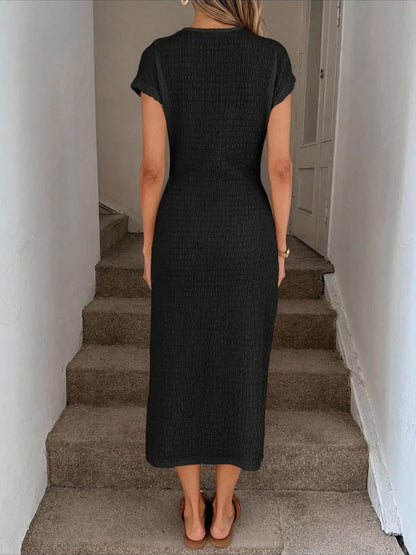 Vestido midi Julia en negro visto por la espalda