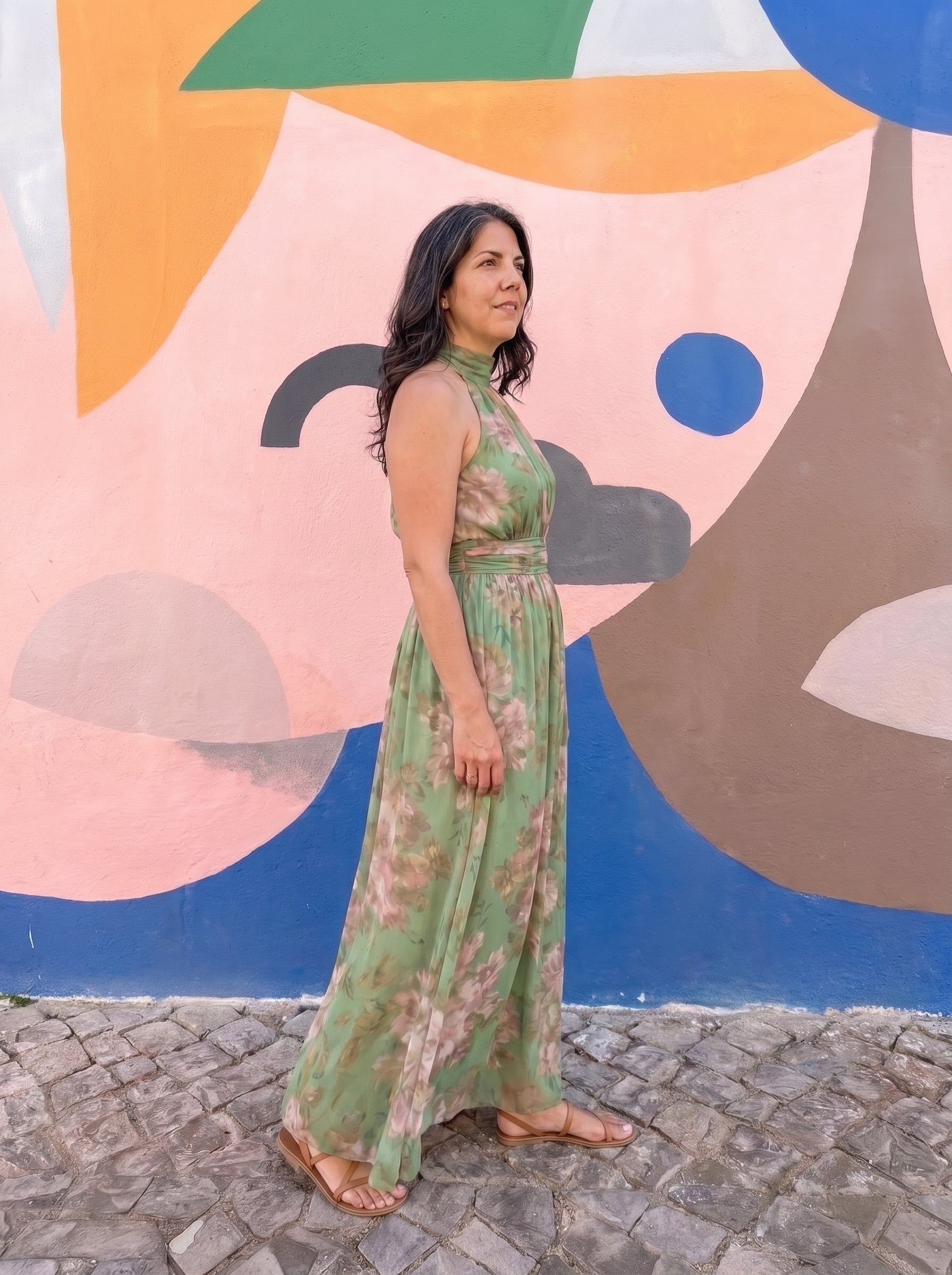 Vestido Livia de perfil, se aprecia la caída de la falda