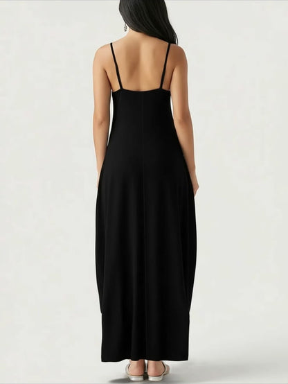 Vestido largo Naira en negro, espalda descubierta con tirantes finos