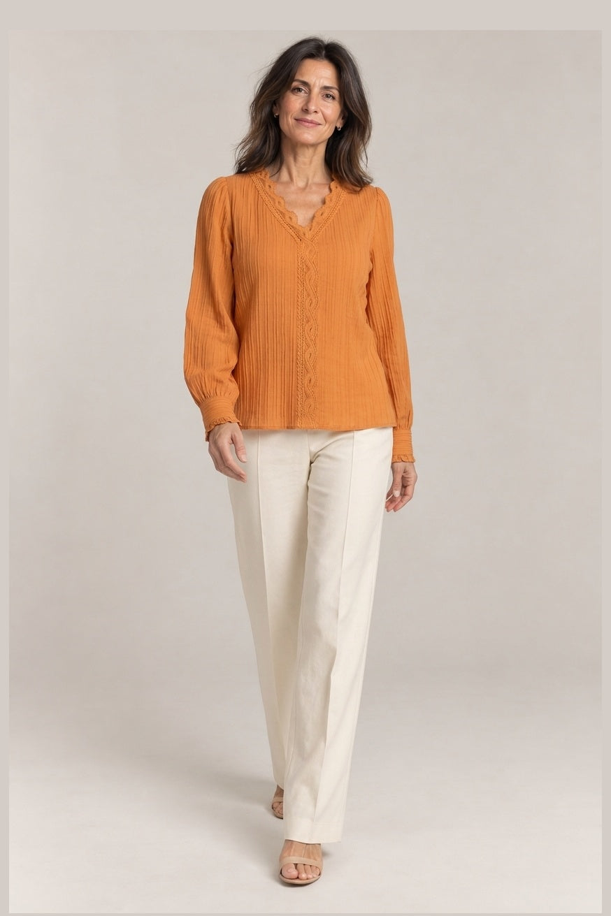 blusa plisada de botones para mujer, vista frontal, foto de catalogo Yaiza