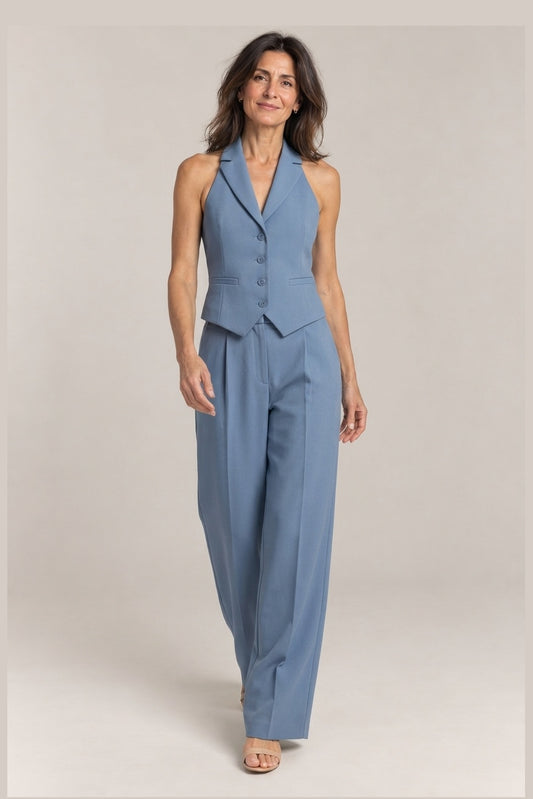Conjunto Elegante de Mujer en azul, foto de estudio de frente