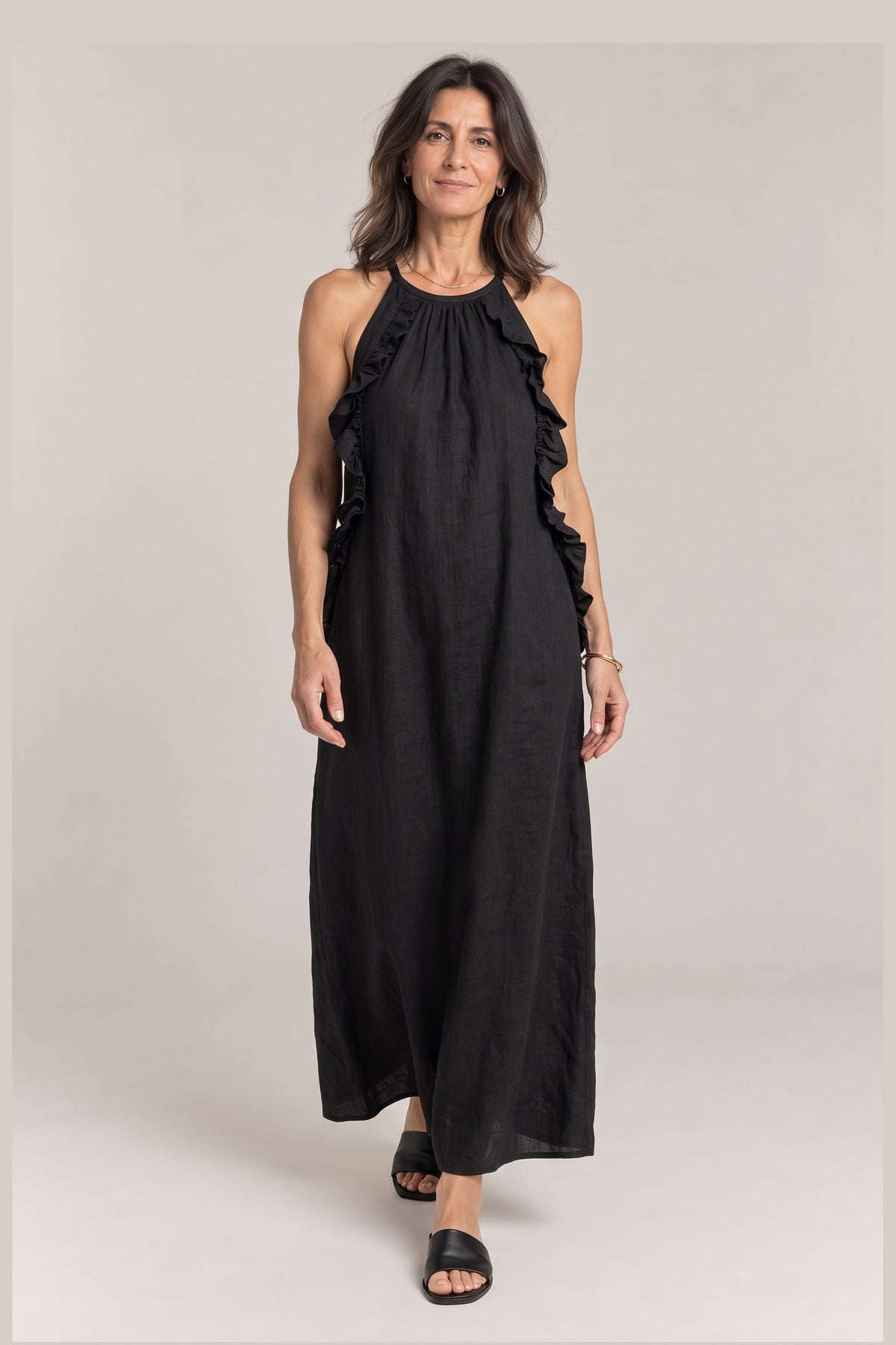 Elena en negro, foto de estudio, delante [yz4-elena-vestido-largo-negro-negro-delante.jpg]