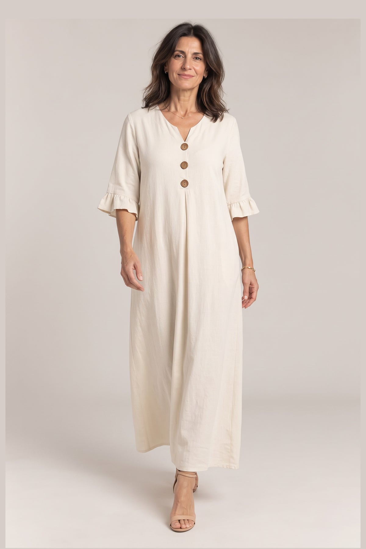 Irene en blanco, foto de estudio, delante [yz4-irene-vestido-maxi-manga-3-4-con-bolsillos-blanco-delante.jpg]
