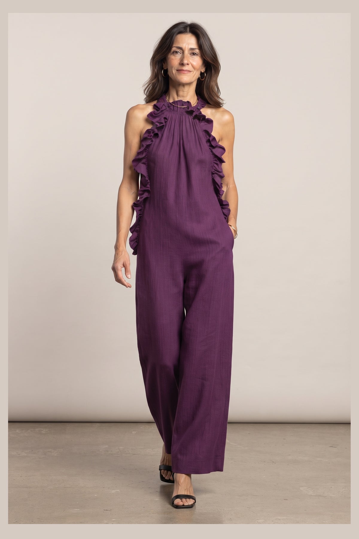 Elena en morado, foto de estudio, delante [yz5-elena-vestido-largo-negro-morado-delante.jpg]