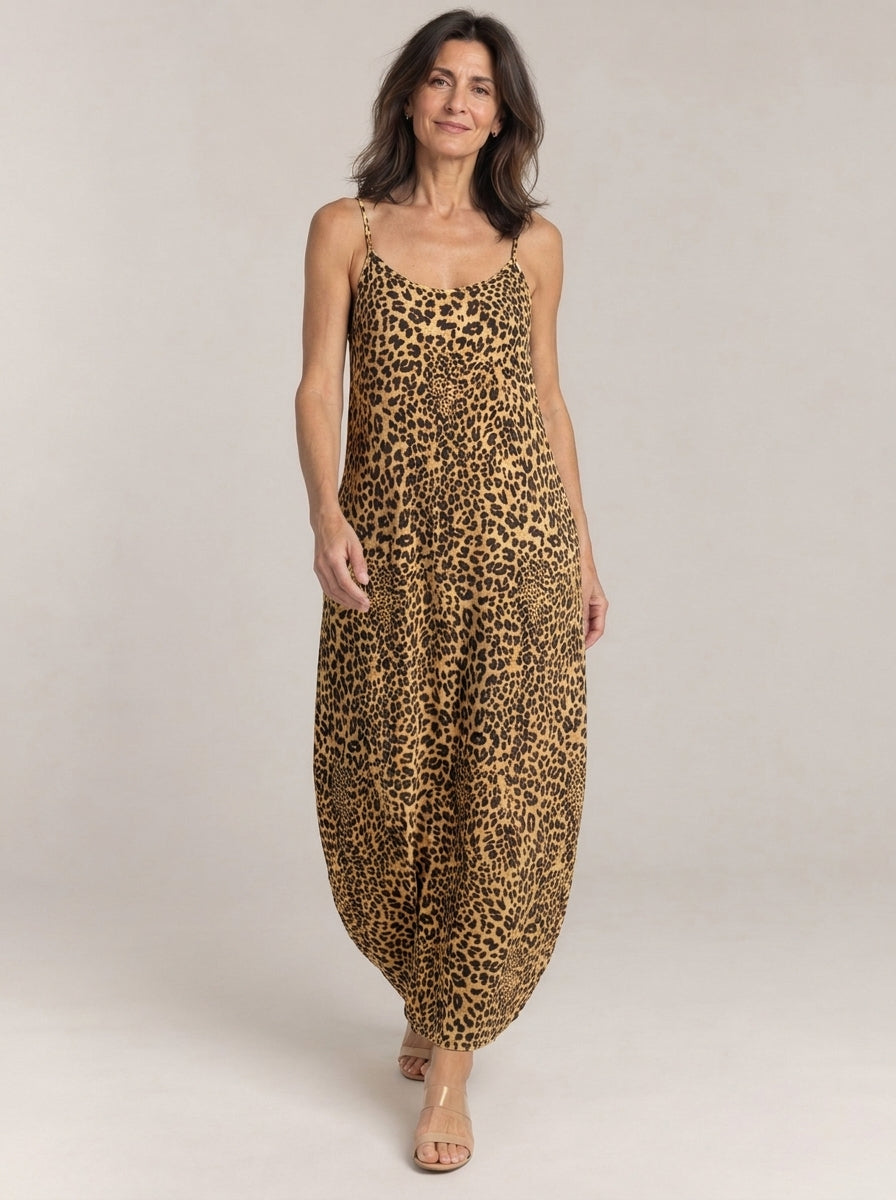 Naira en leopardo clásico, foto de estudio, delante [yz5-naira-leopardo-clasico-delante.jpg]